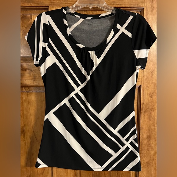Worthington top, black and white geometric design, size Small - Picture 1 of 4